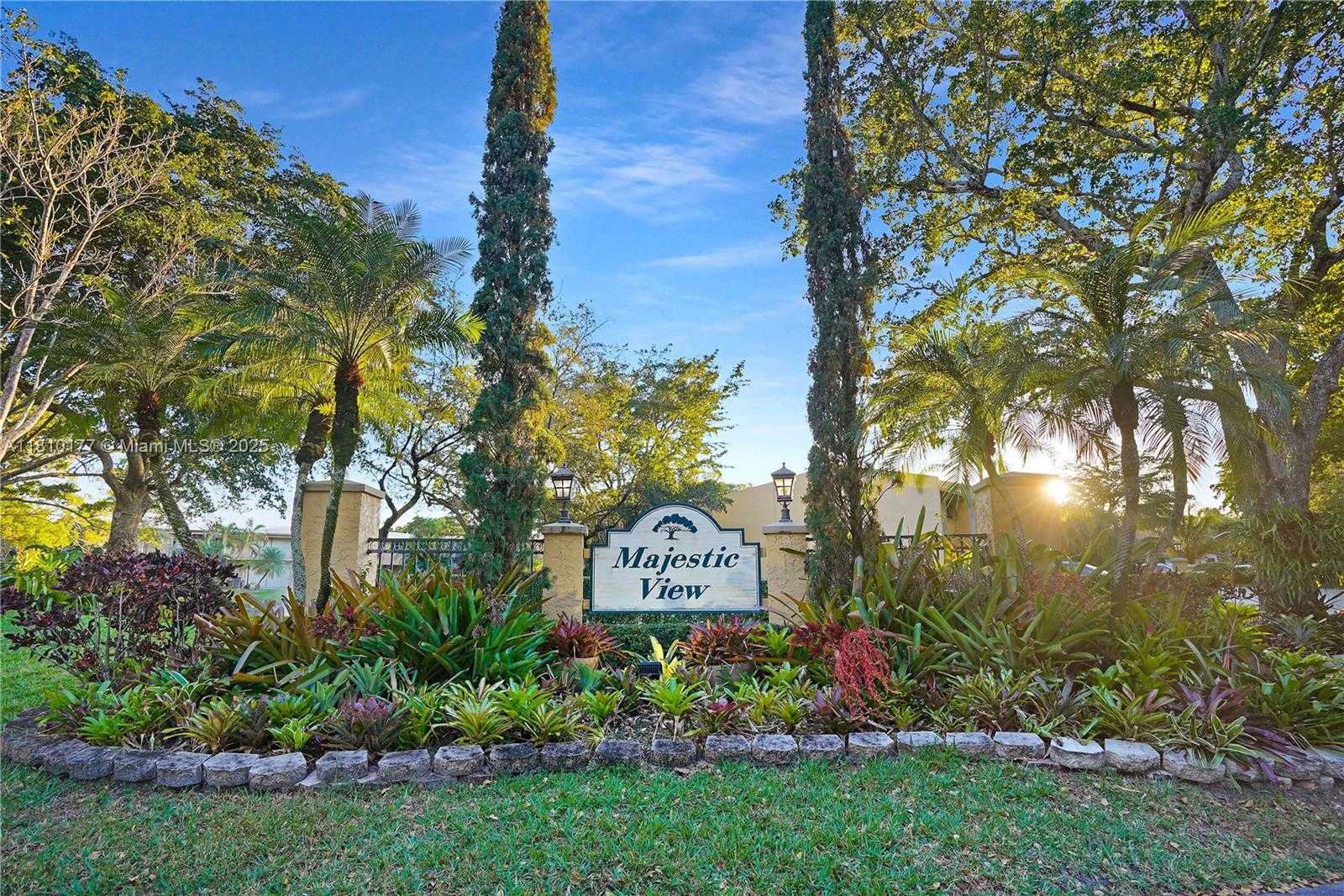 Small Image of 760 EAST COCO PLUM CIR, Plantation Number 3