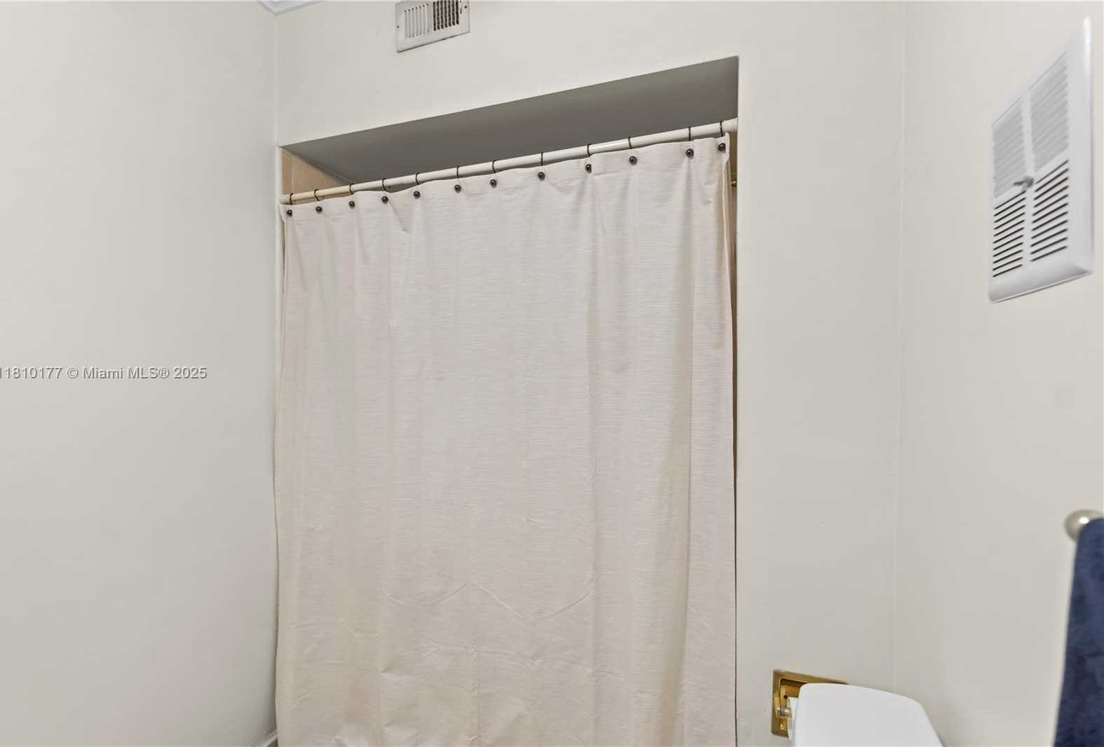 Small Image of 760 EAST COCO PLUM CIR, Plantation Number 32