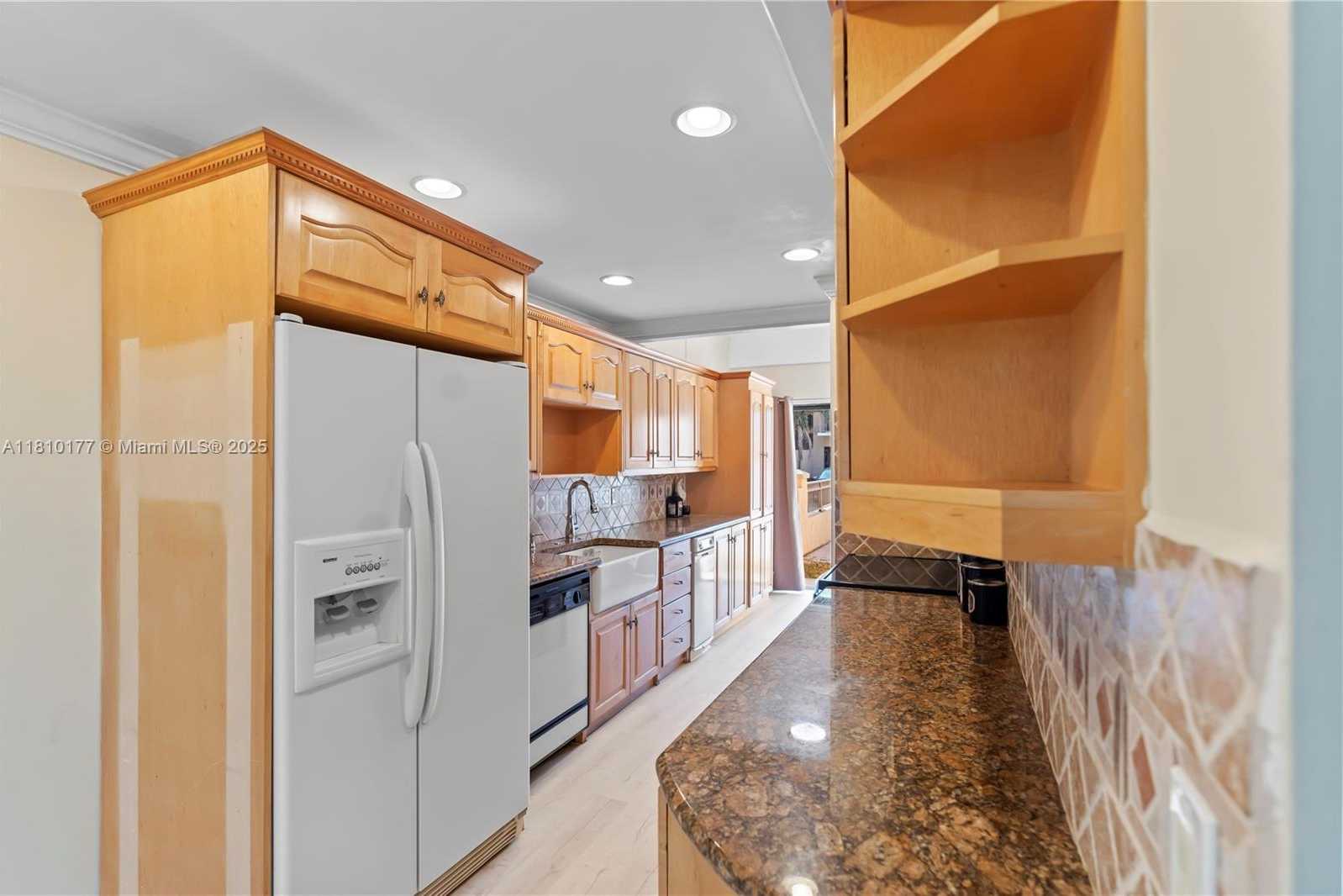 Small Image of 760 EAST COCO PLUM CIR, Plantation Number 5