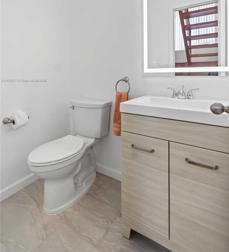 Small Image of 760 EAST COCO PLUM CIR, Plantation Number 6