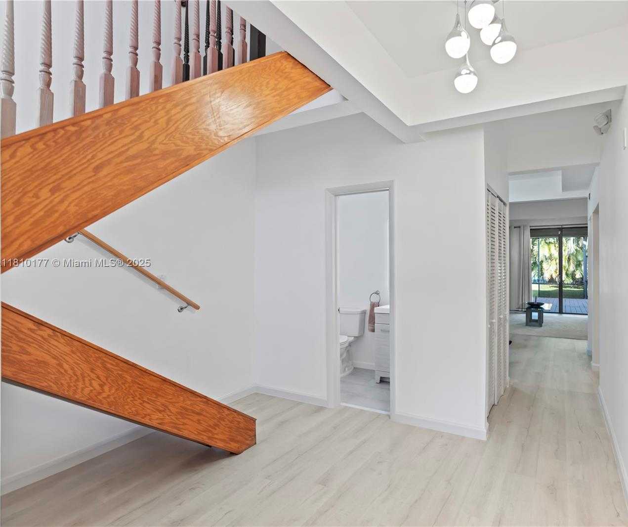 Small Image of 760 EAST COCO PLUM CIR, Plantation Number 7
