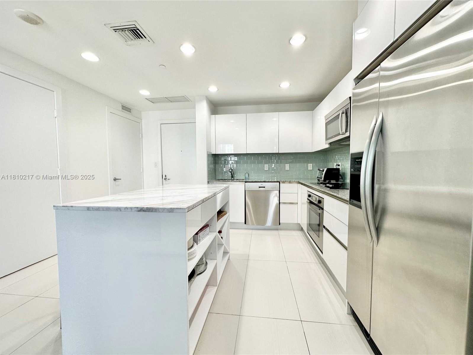 Small Image of 1060 BRICKELL AVE #801, Miami Number 4