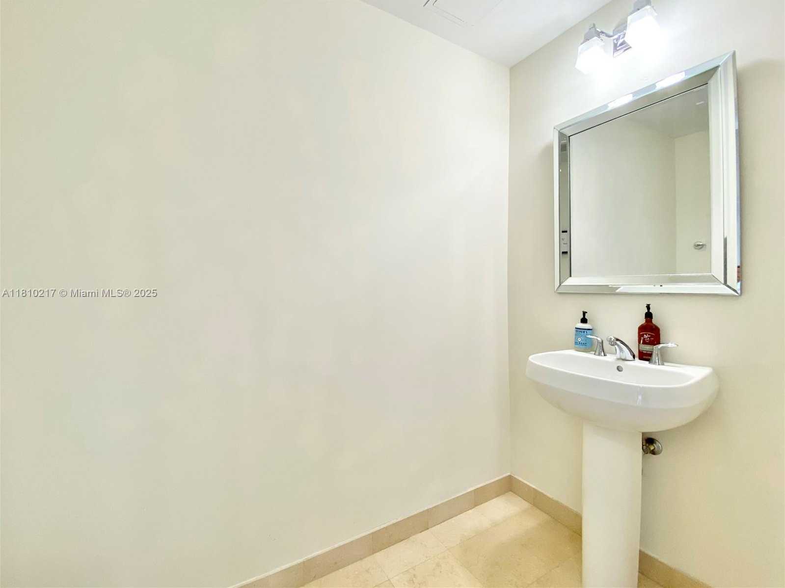 Small Image of 1060 BRICKELL AVE #801, Miami Number 5