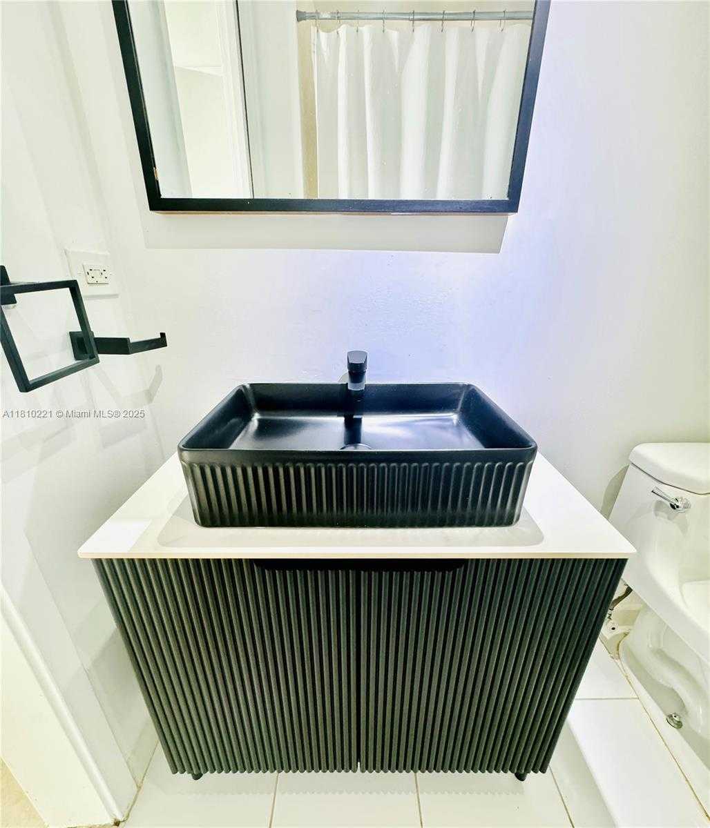 Small Image of 3470 EAST COAST AVE #H1006, Miami Number 8