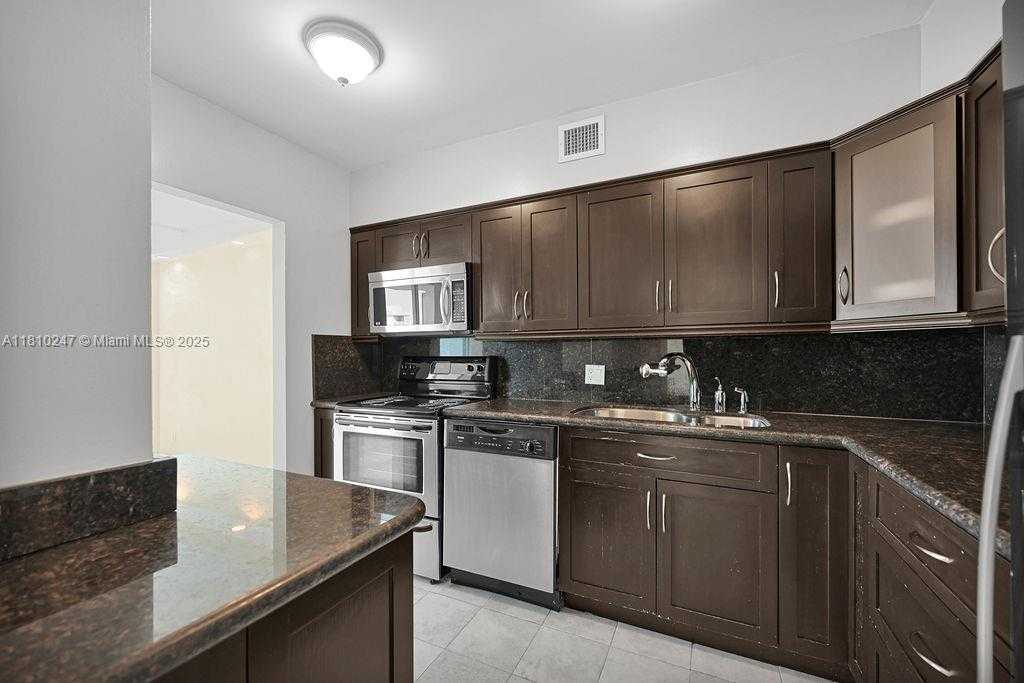 Small Image of 900 BAY DR #905, Miami Beach Number 10