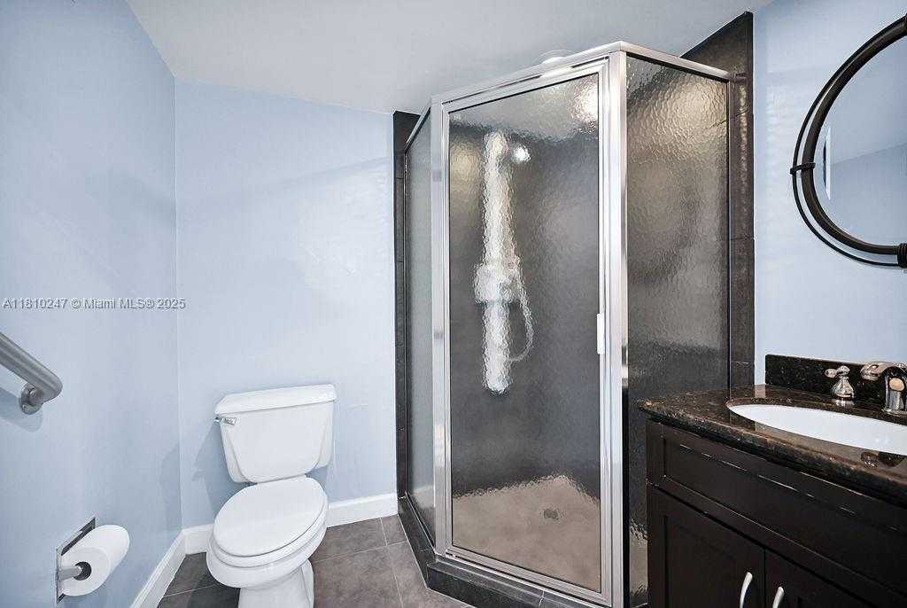 Small Image of 900 BAY DR #905, Miami Beach Number 17