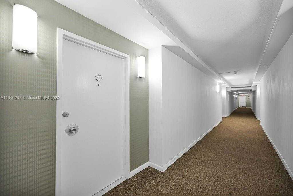Small Image of 900 BAY DR #905, Miami Beach Number 20