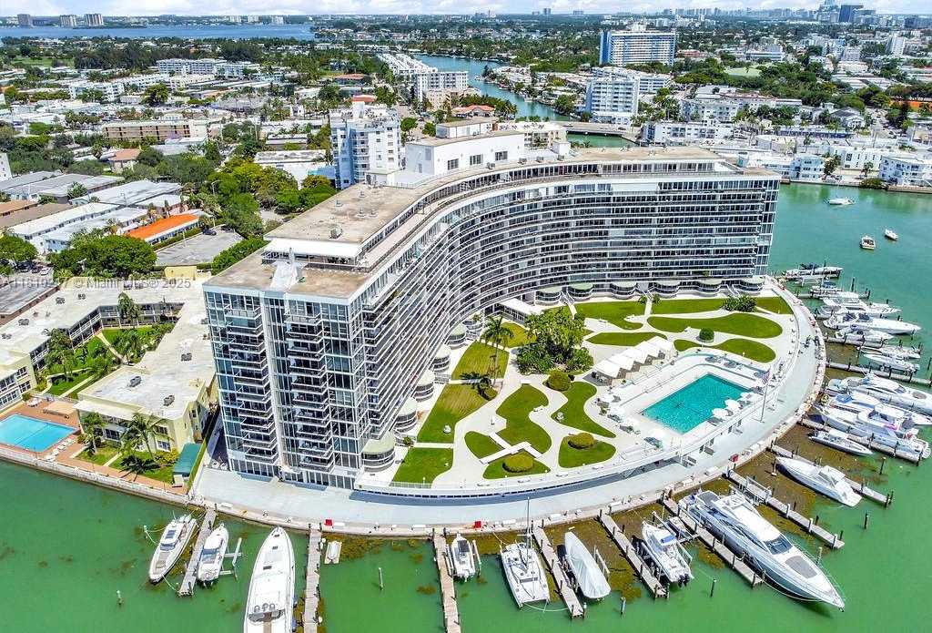 Small Image of 900 BAY DR #905, Miami Beach Number 3