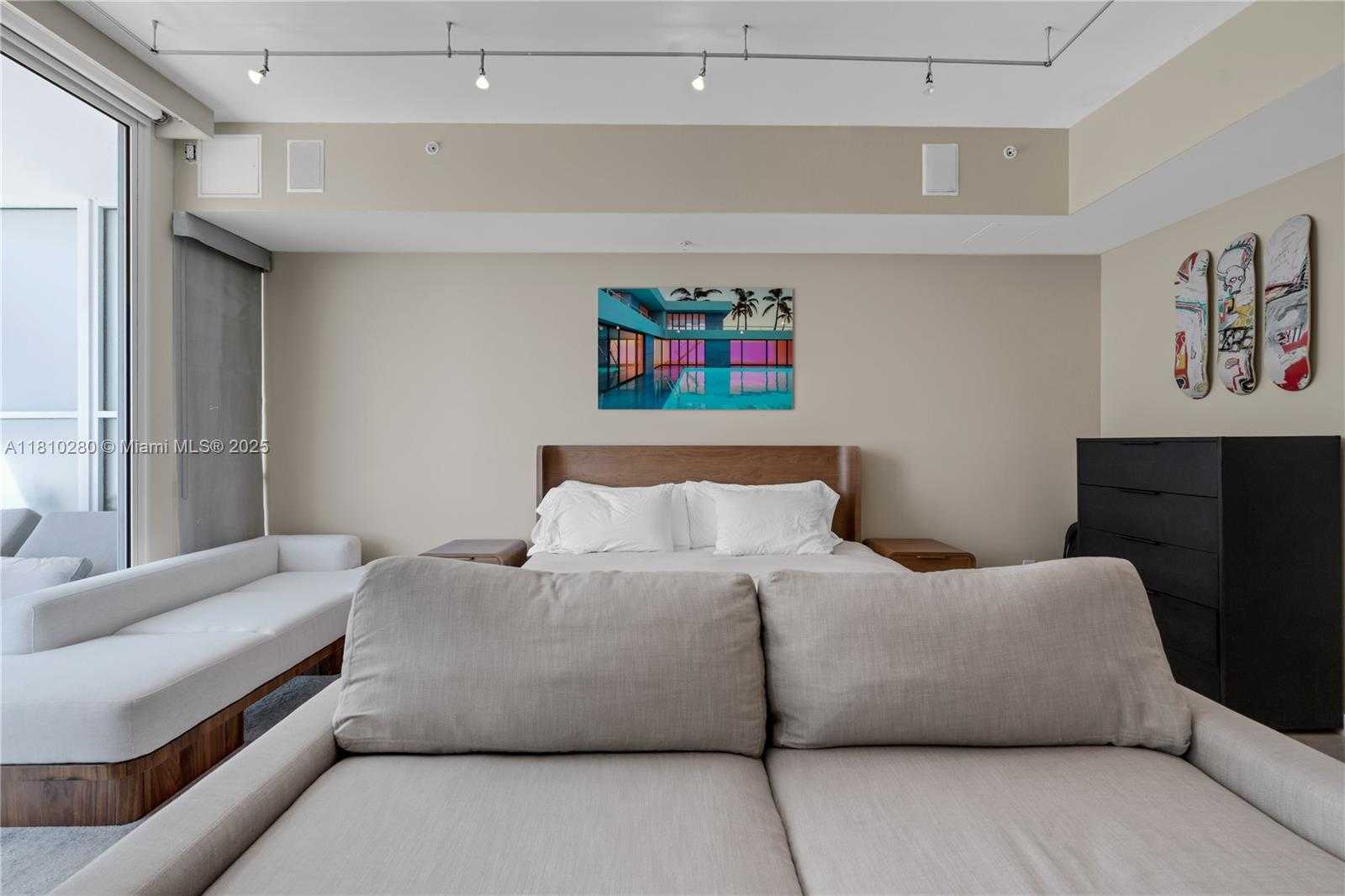 Small Image of 50 SOUTH POINTE DR #606, Miami Beach Number 10