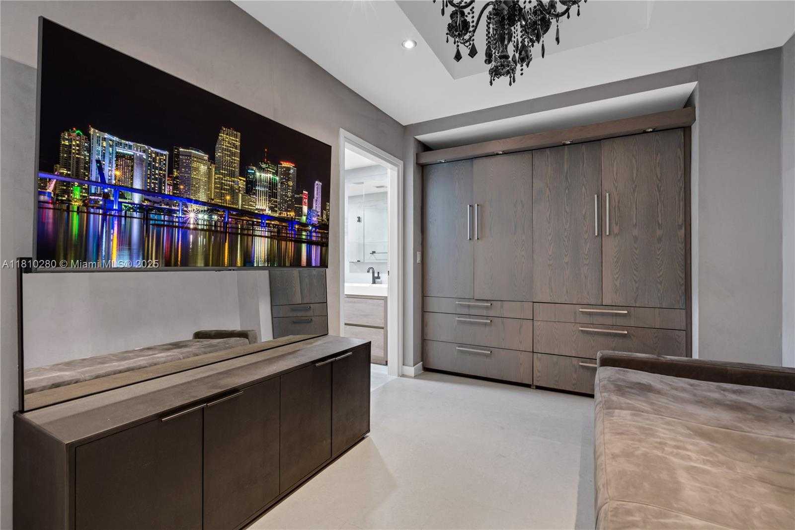 Small Image of 50 SOUTH POINTE DR #606, Miami Beach Number 15