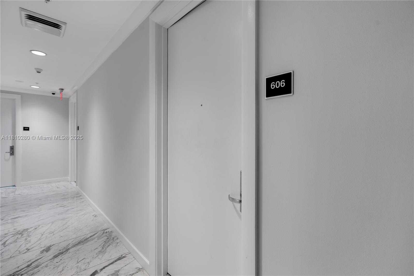 Small Image of 50 SOUTH POINTE DR #606, Miami Beach Number 6