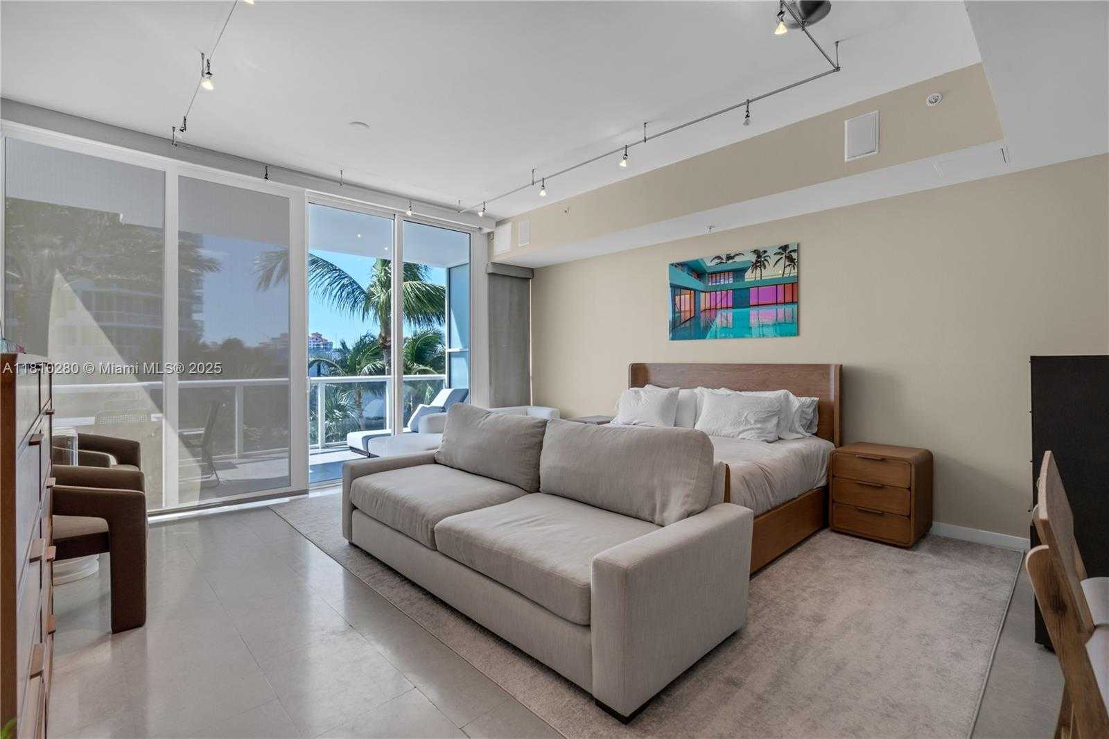 Small Image of 50 SOUTH POINTE DR #606, Miami Beach Number 8