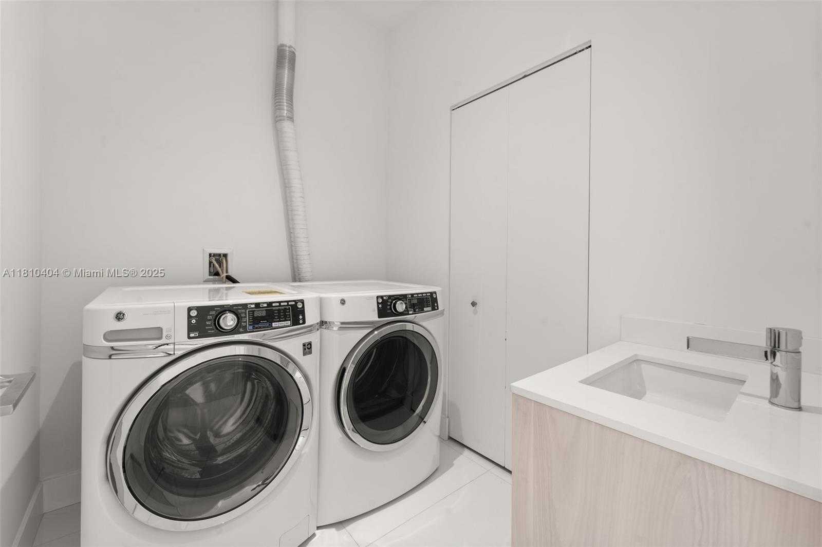 Small Image of 3131 NORTH EAST 7TH AVE #UPH5303, Miami Number 45
