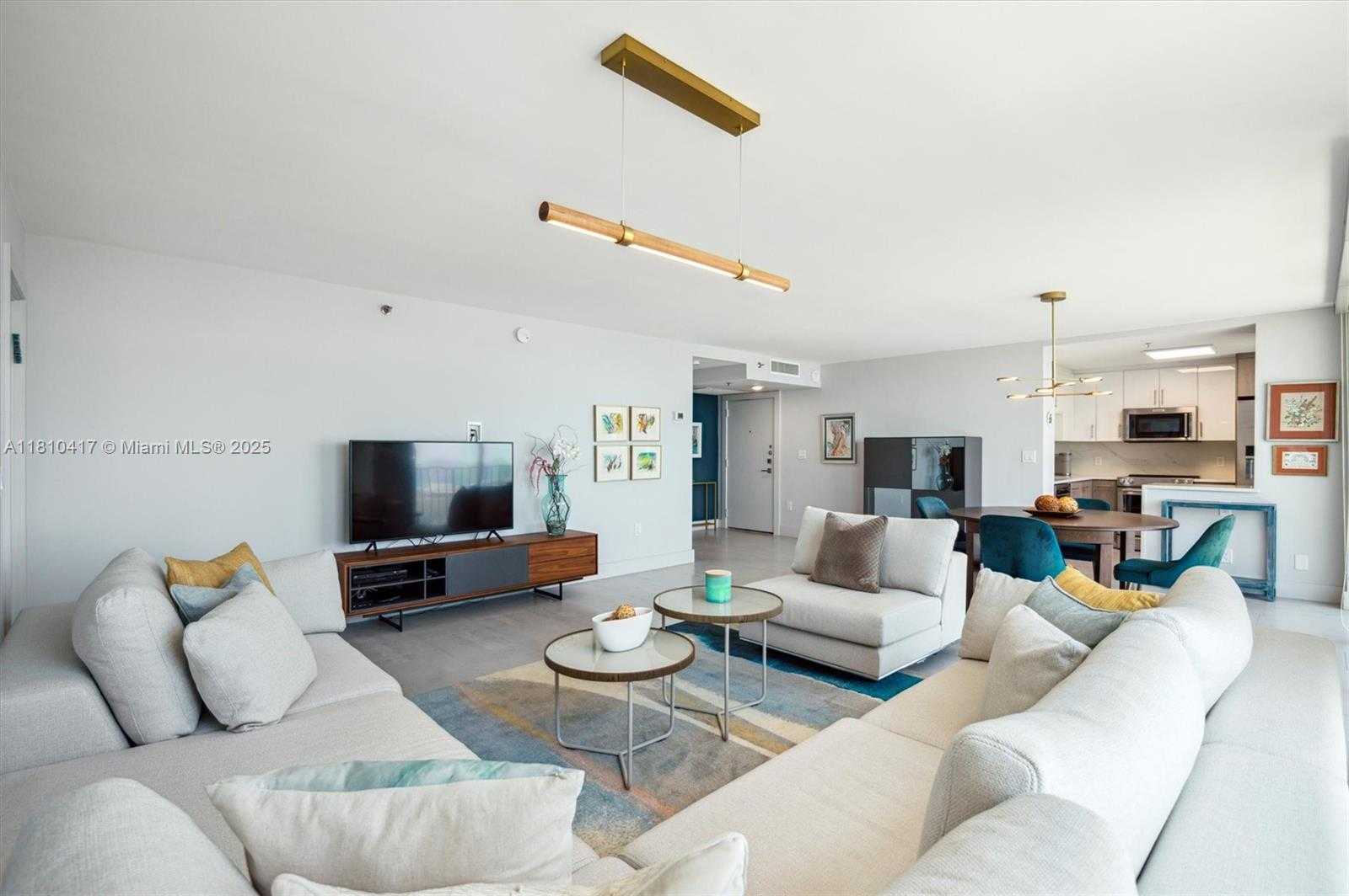Small Image of 4101 PINE TREE DR #1715, Miami Beach Number 12