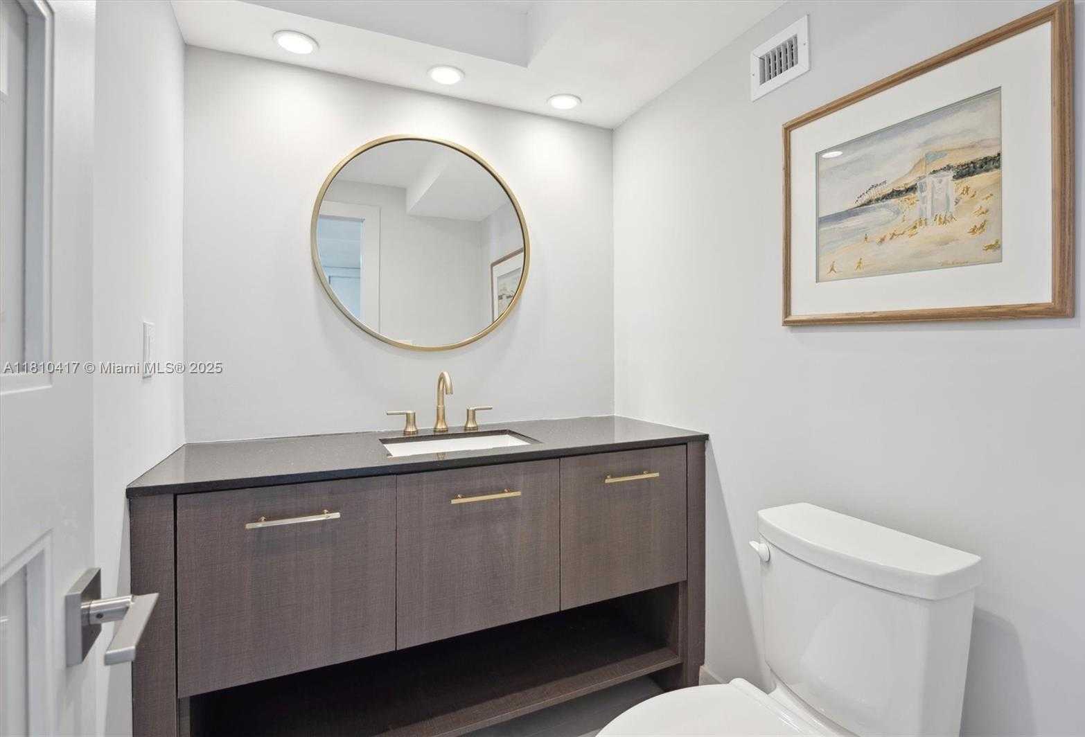 Small Image of 4101 PINE TREE DR #1715, Miami Beach Number 18