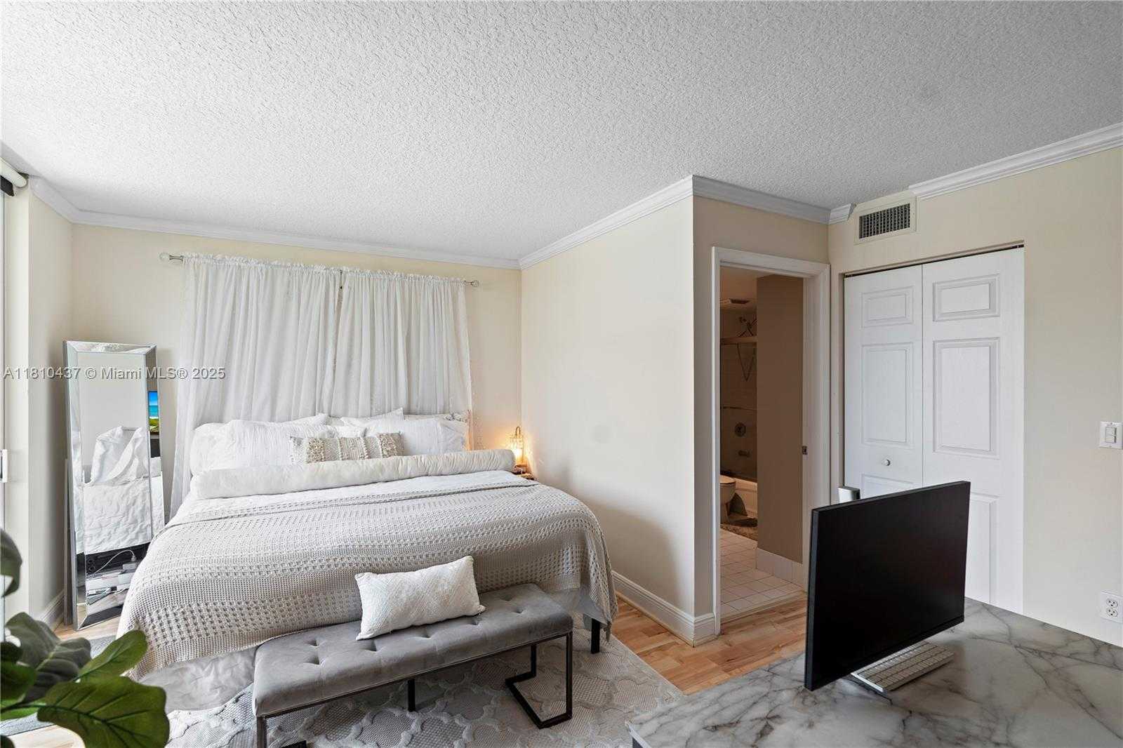 Small Image of 3000 CORAL WAY #510, Miami Number 21