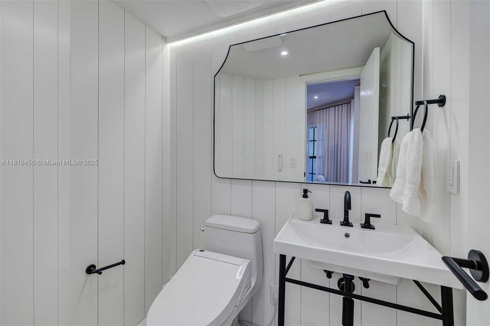Small Image of 725 BILTMORE CT, Coral Gables Number 13