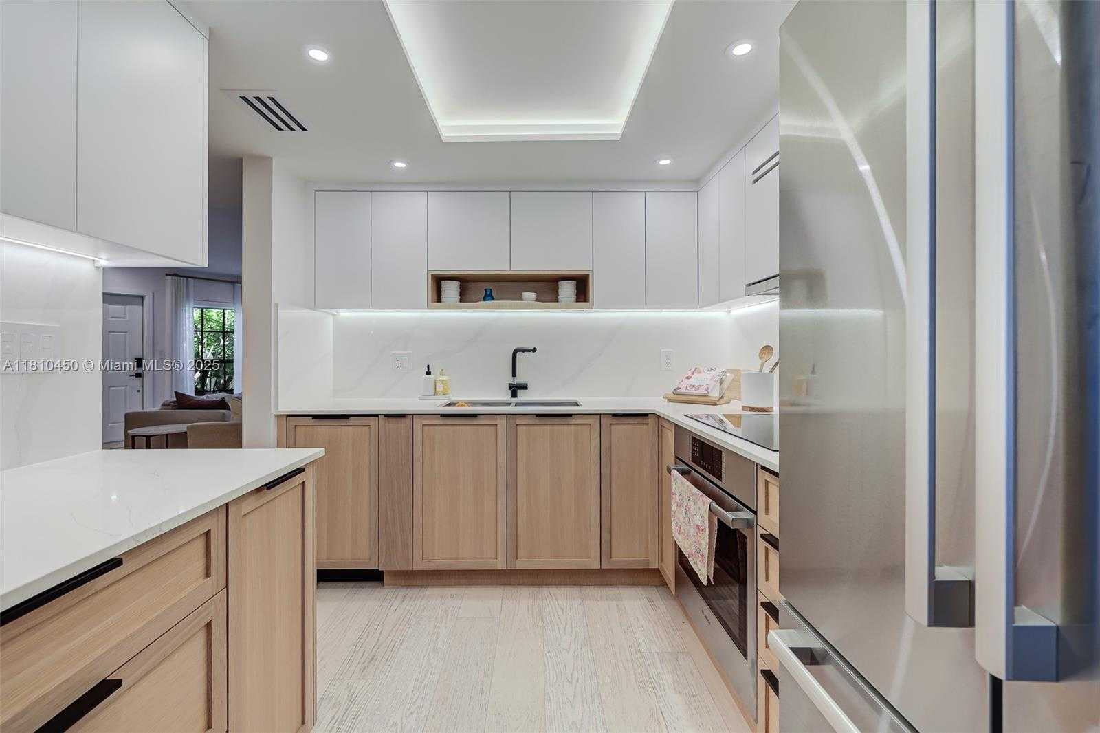 Small Image of 725 BILTMORE CT, Coral Gables Number 16