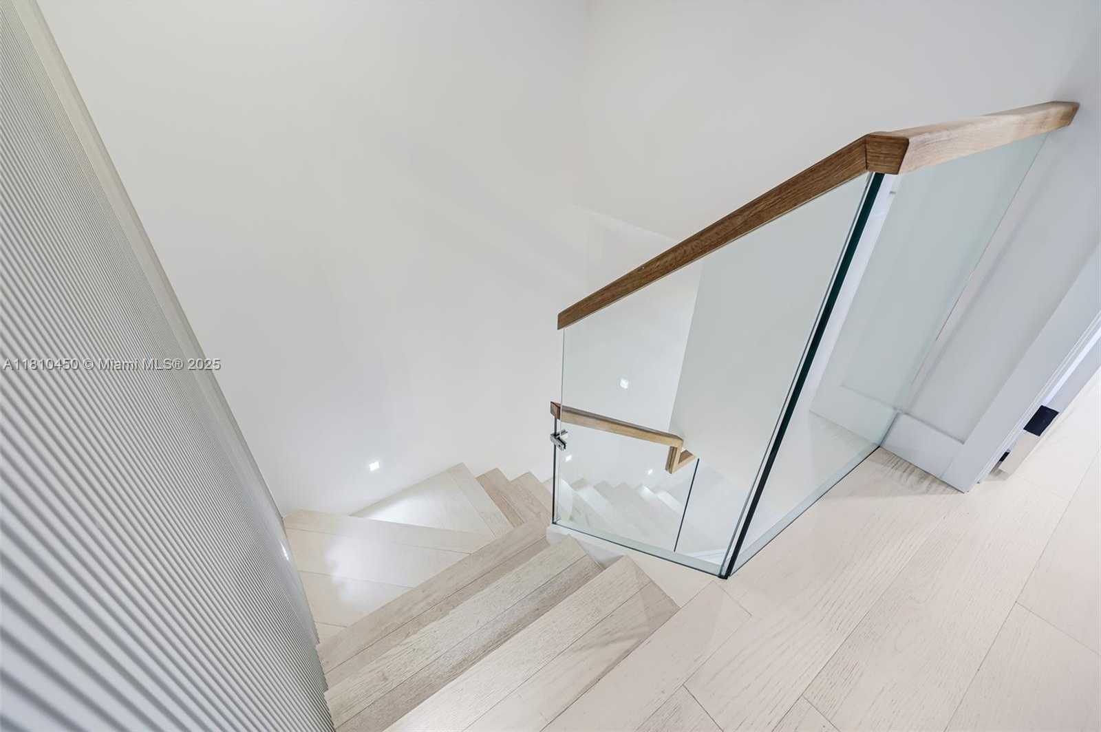 Small Image of 725 BILTMORE CT, Coral Gables Number 18