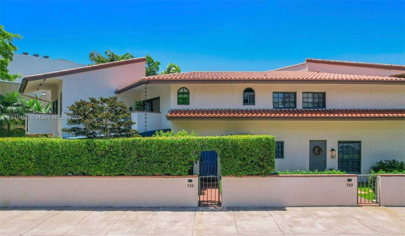Small Image of 725 BILTMORE CT, Coral Gables Number 2
