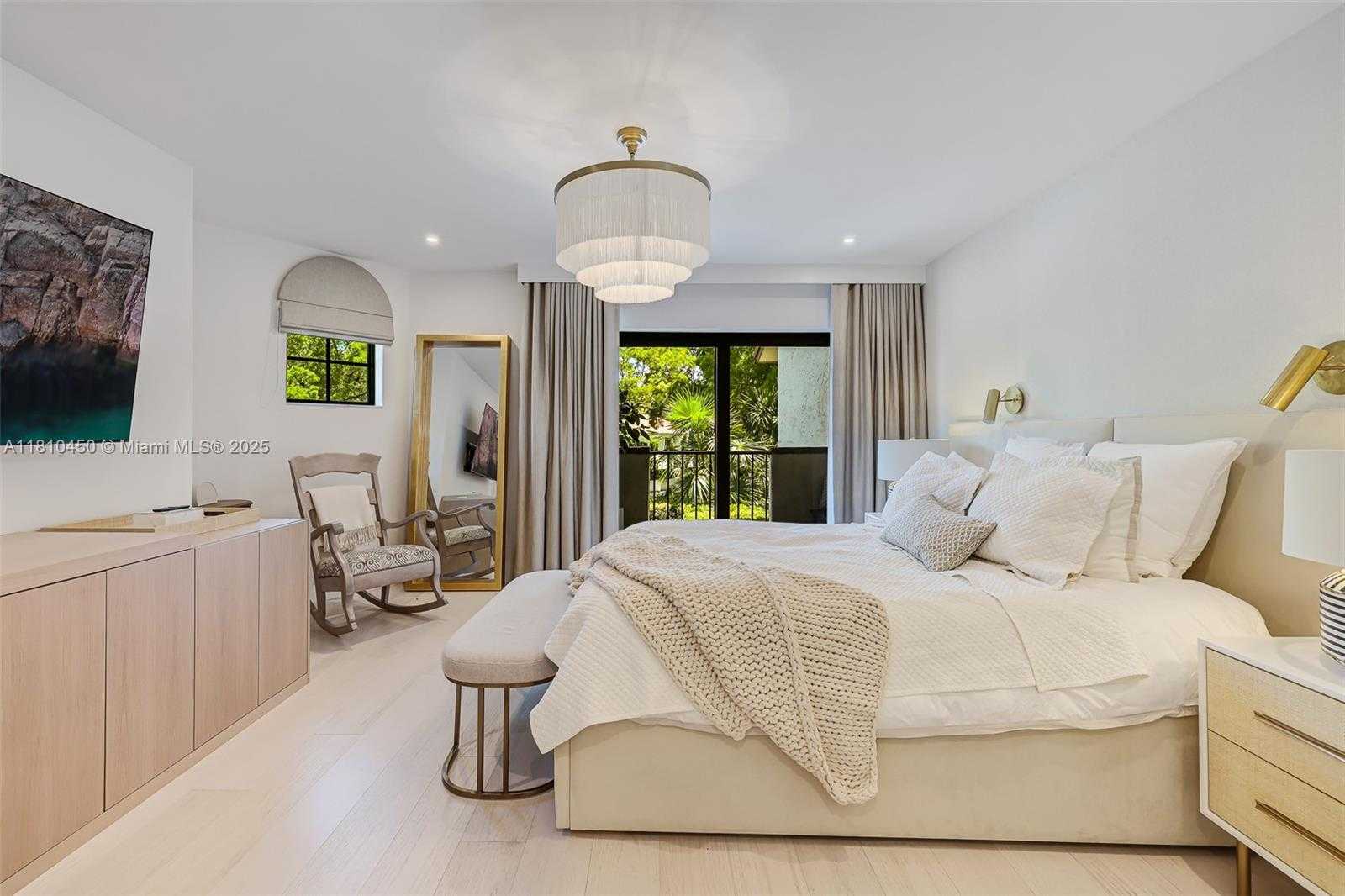 Small Image of 725 BILTMORE CT, Coral Gables Number 20