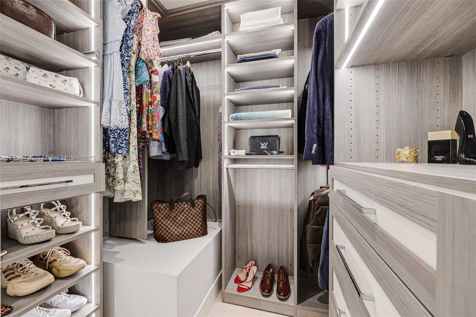 Small Image of 725 BILTMORE CT, Coral Gables Number 27