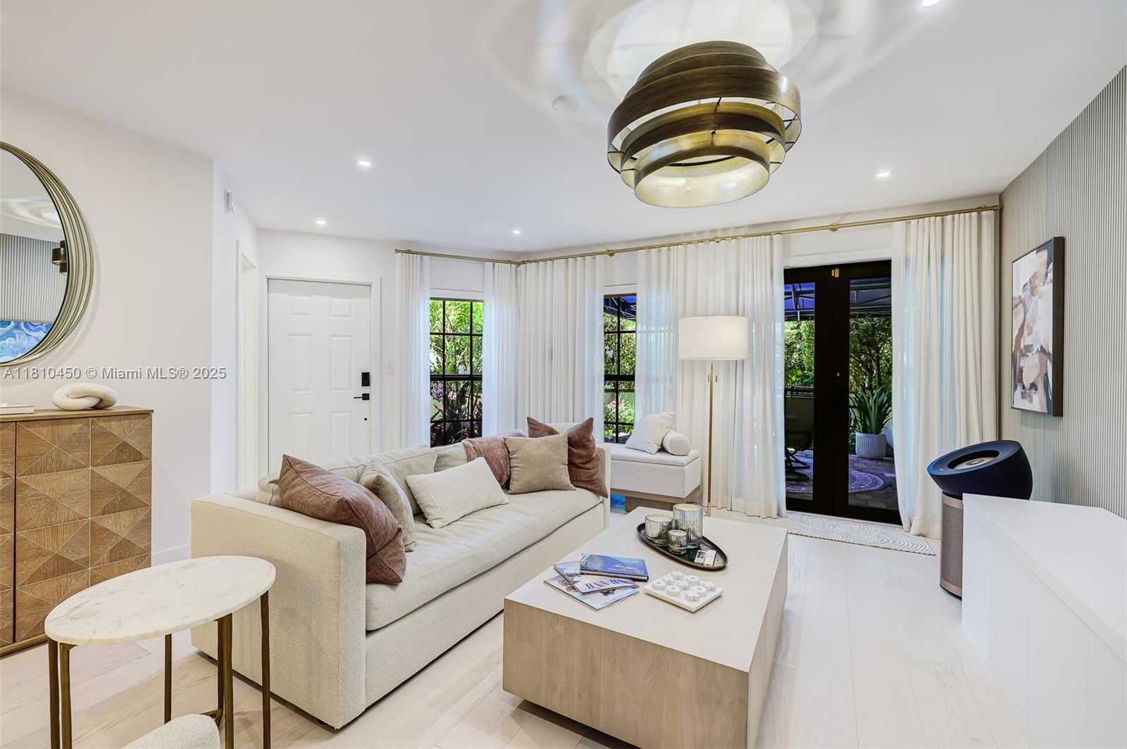 Small Image of 725 BILTMORE CT, Coral Gables Number 4