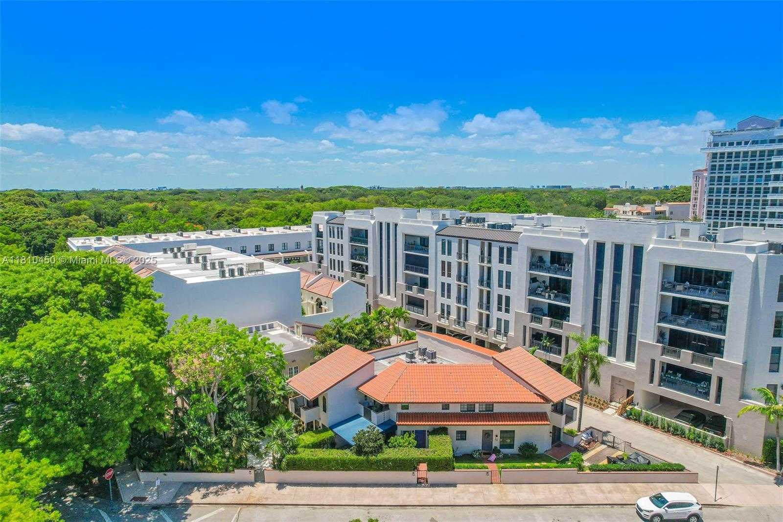 Small Image of 725 BILTMORE CT, Coral Gables Number 40