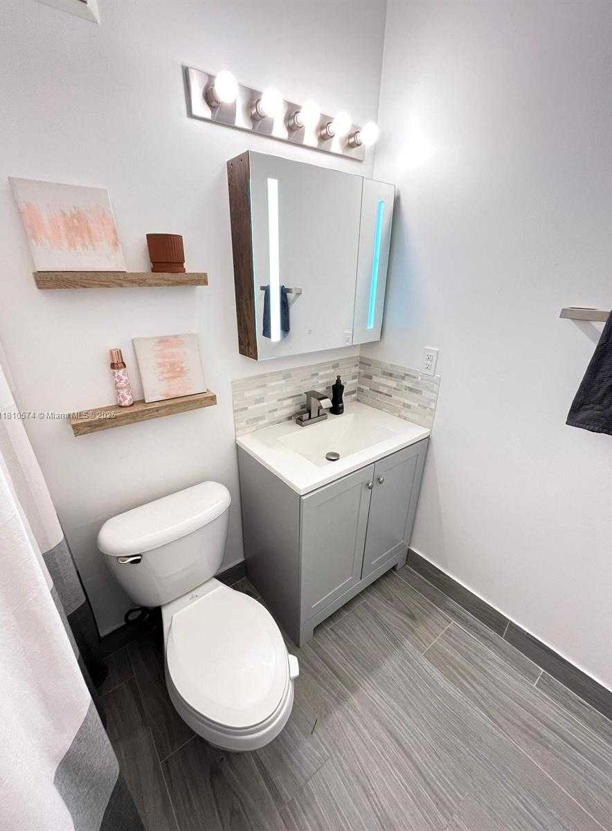 Small Image of 5670 NORTH WEST 116TH AVE #212, Doral Number 10