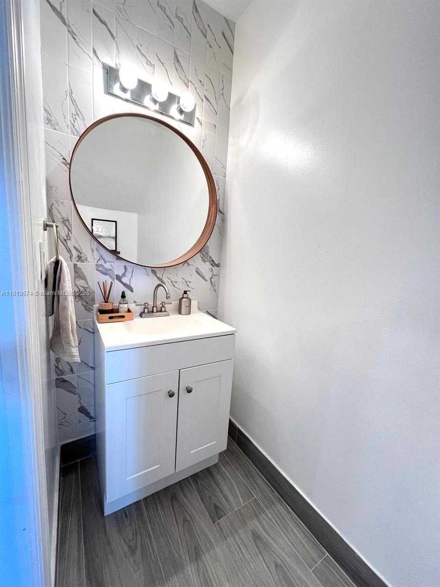 Small Image of 5670 NORTH WEST 116TH AVE #212, Doral Number 11