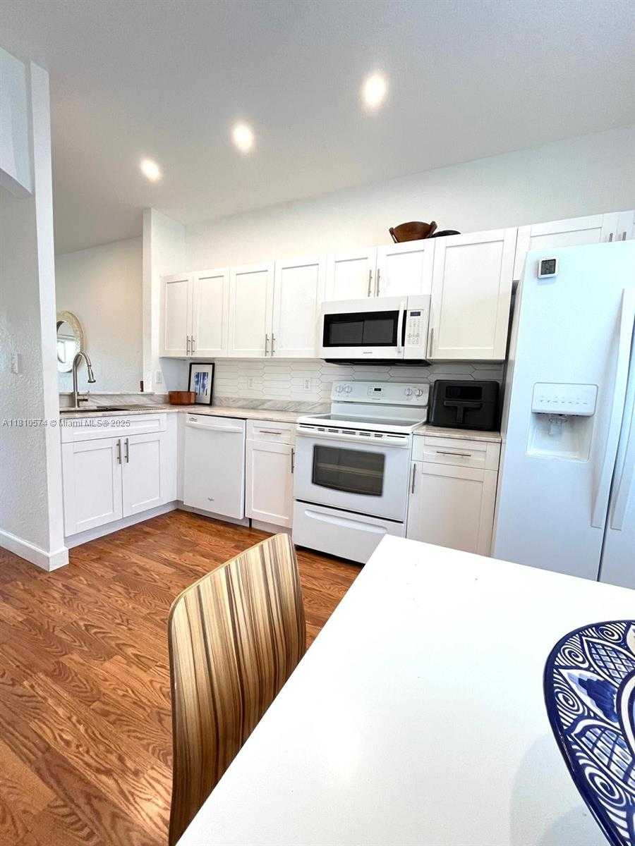 Small Image of 5670 NORTH WEST 116TH AVE #212, Doral Number 8