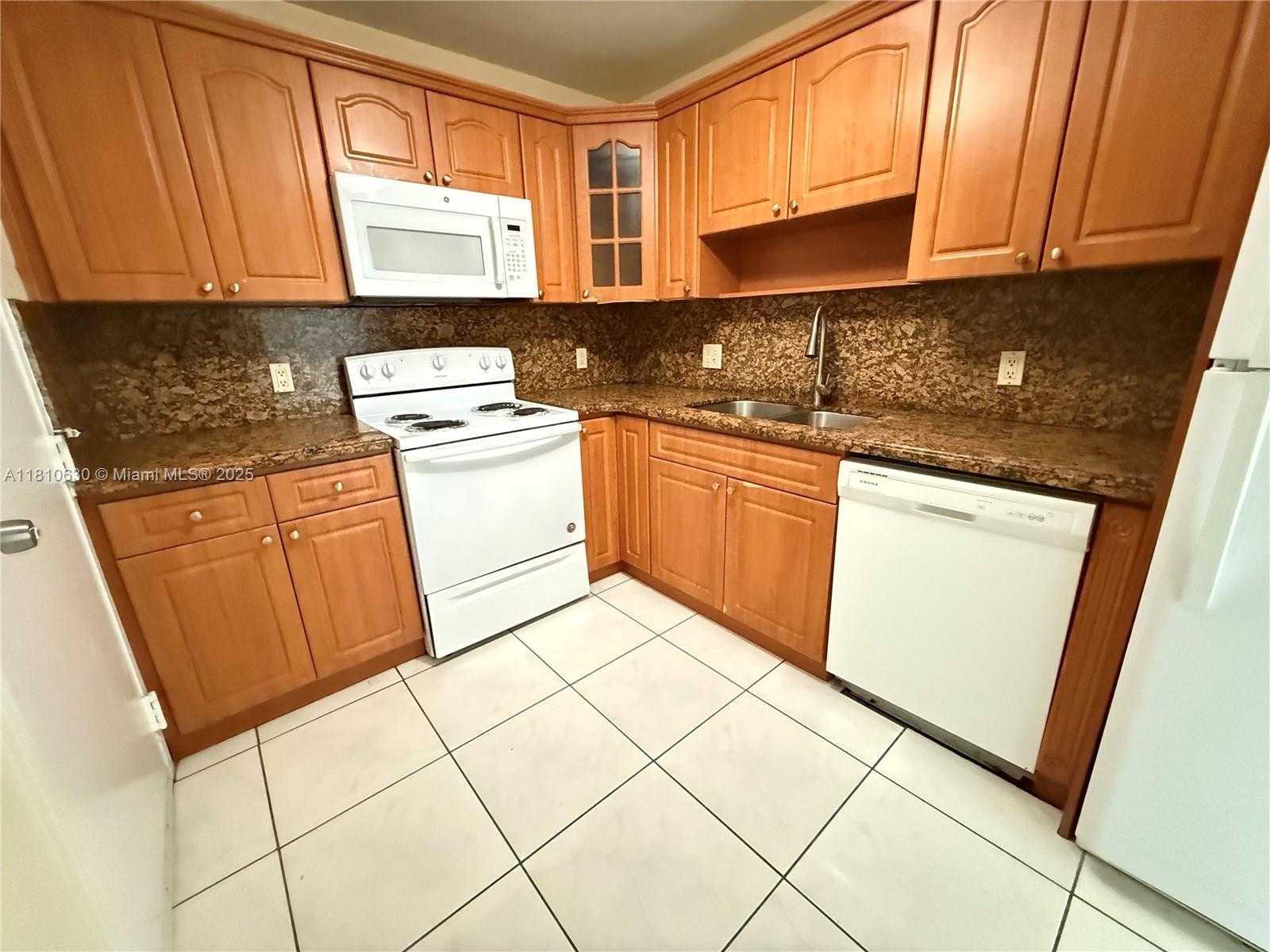 Small Image of 400 KINGS POINT DR #318, Sunny Isles Beach Number 4