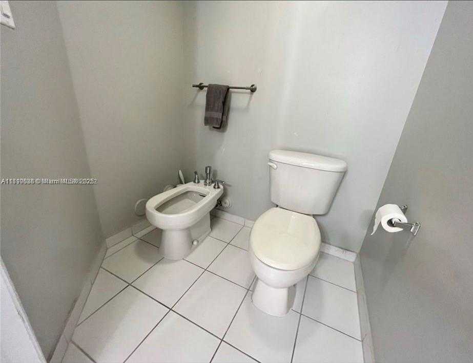 Small Image of 1650 CORAL WAY #403, Miami Number 12