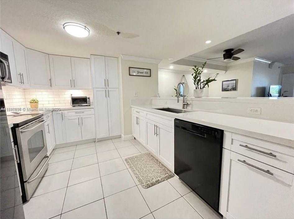 Small Image of 1650 CORAL WAY #403, Miami Number 5