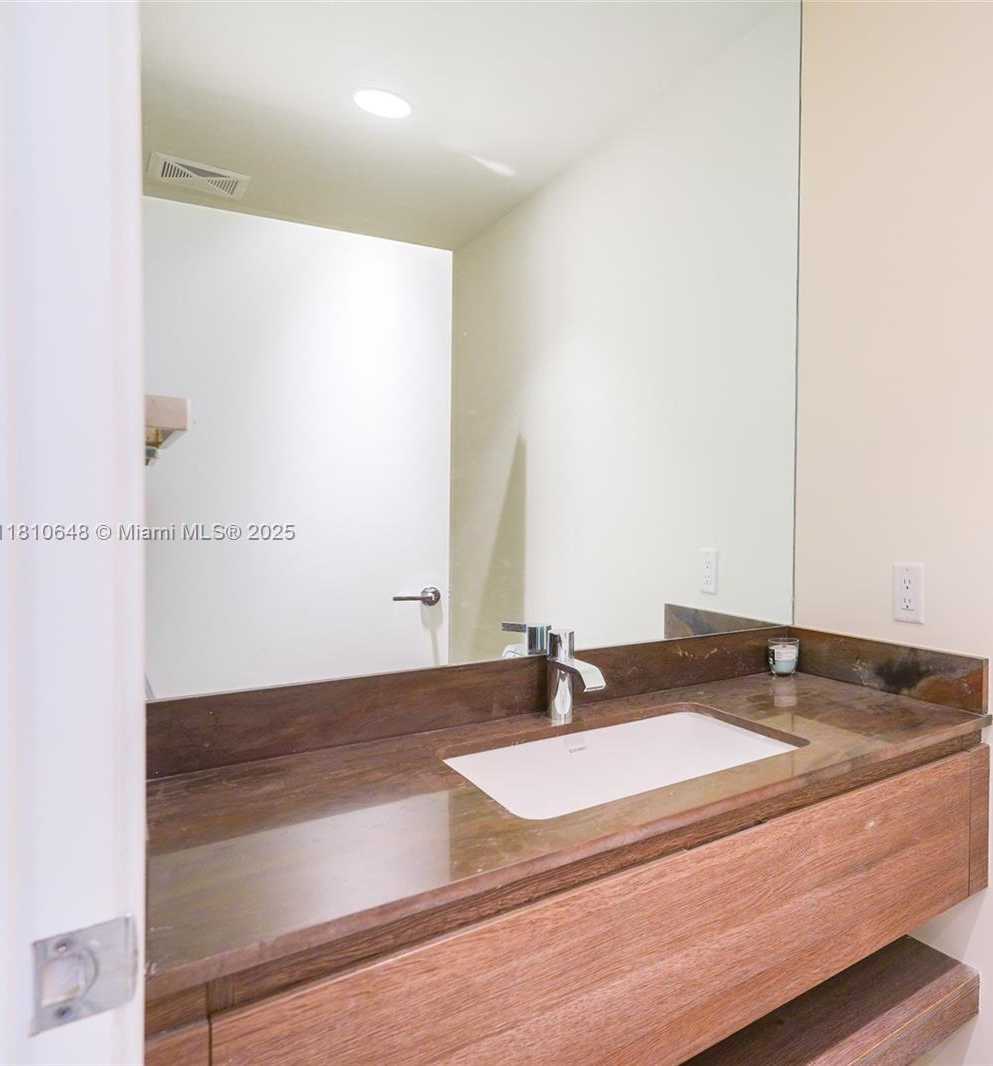 Small Image of 360 OCEAN DR #205S, Key Biscayne Number 20