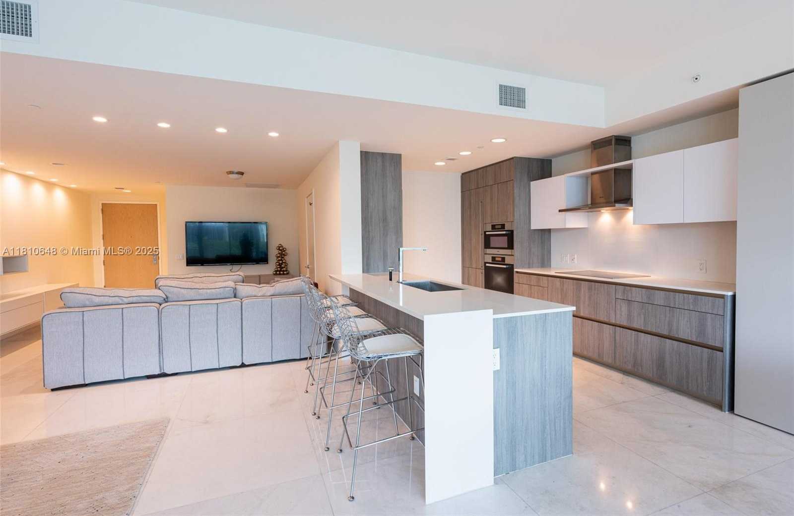 Small Image of 360 OCEAN DR #205S, Key Biscayne Number 3