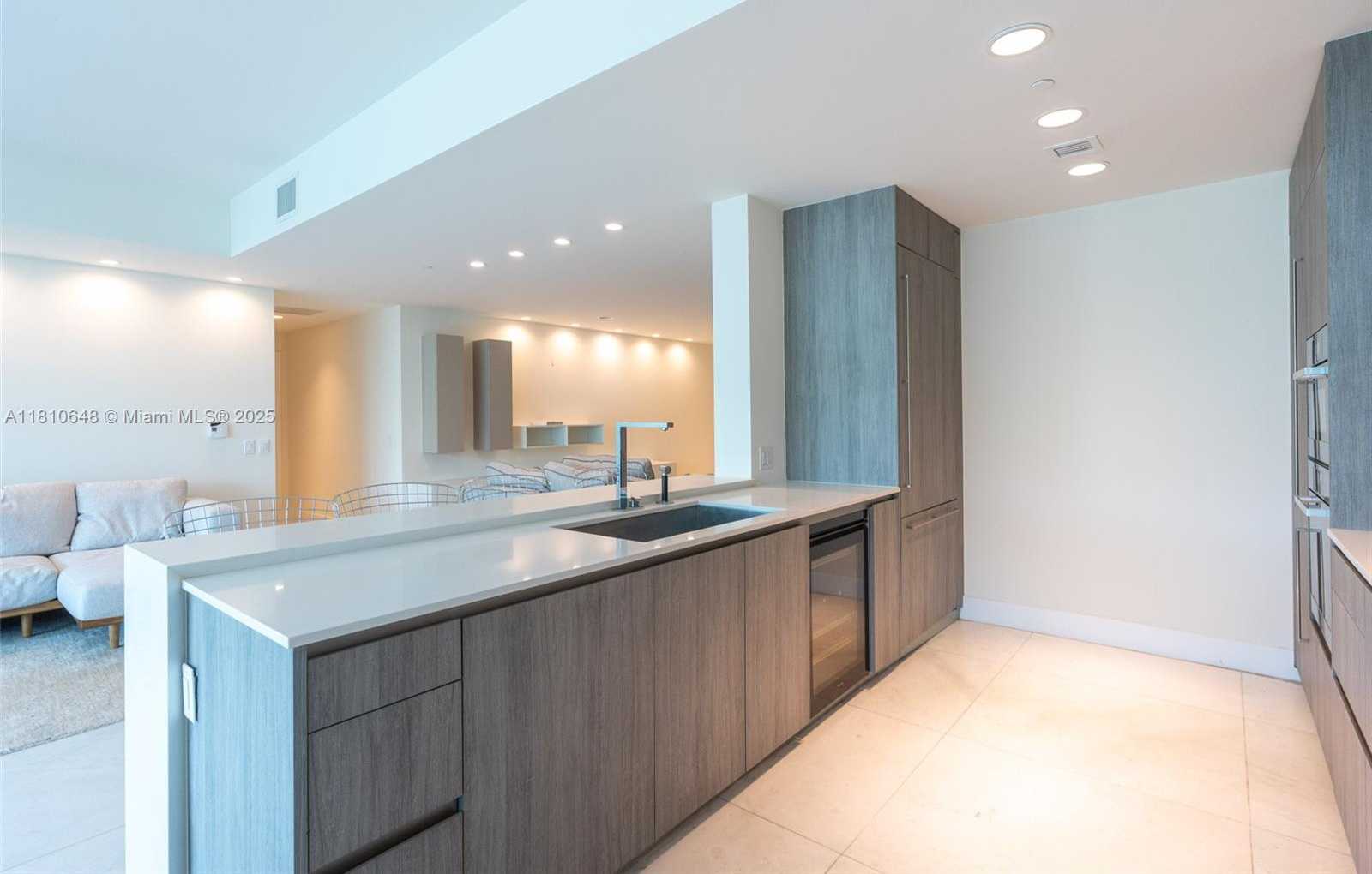 Small Image of 360 OCEAN DR #205S, Key Biscayne Number 4