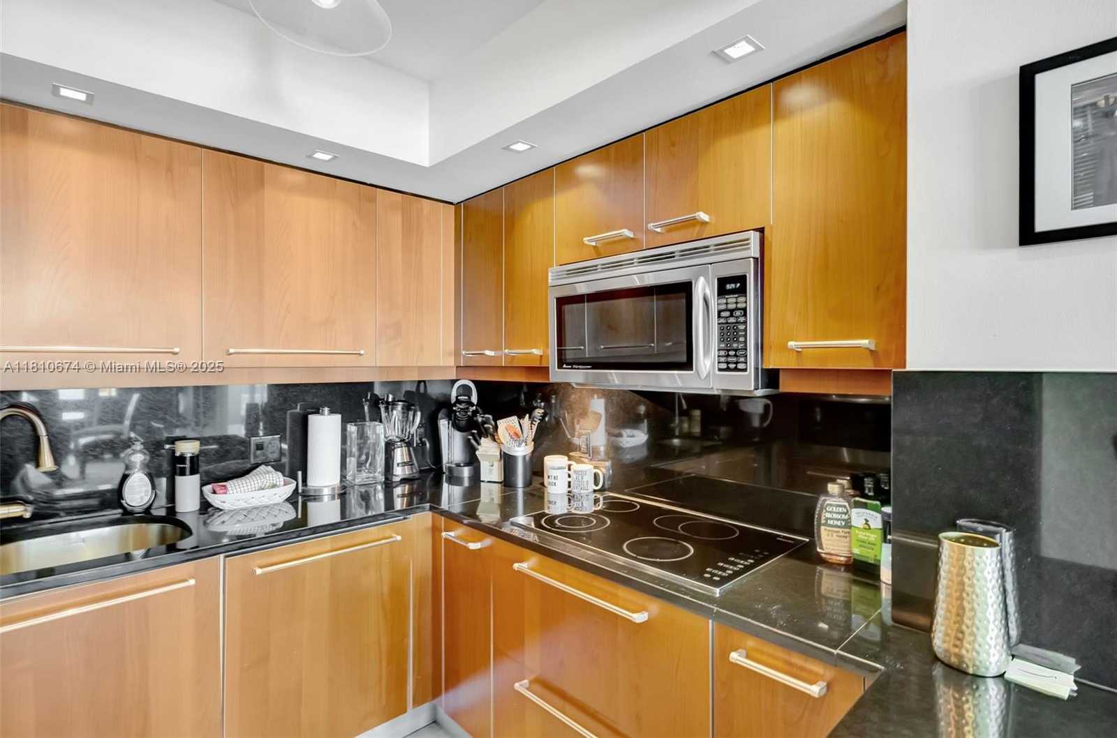Small Image of 1331 BRICKELL BAY DR #1504, Miami Number 4