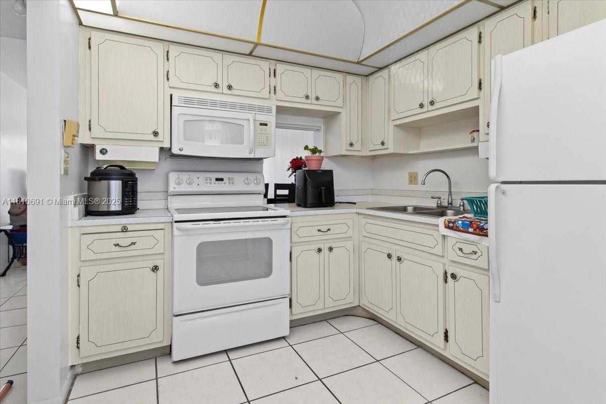 Small Image of 2200 PARK LN #109, Hollywood Number 10