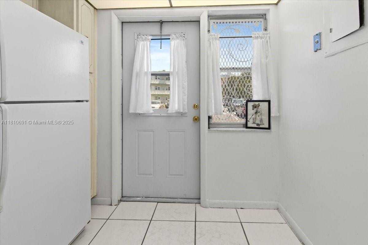 Small Image of 2200 PARK LN #109, Hollywood Number 11