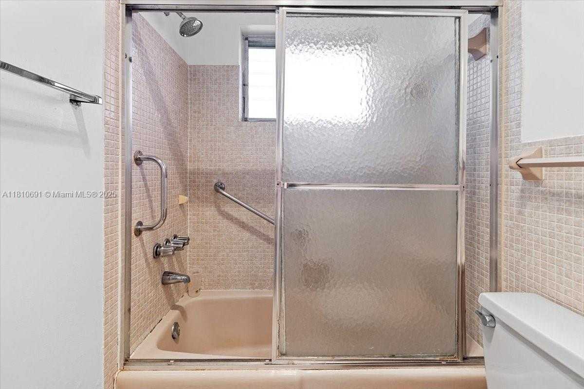Small Image of 2200 PARK LN #109, Hollywood Number 14
