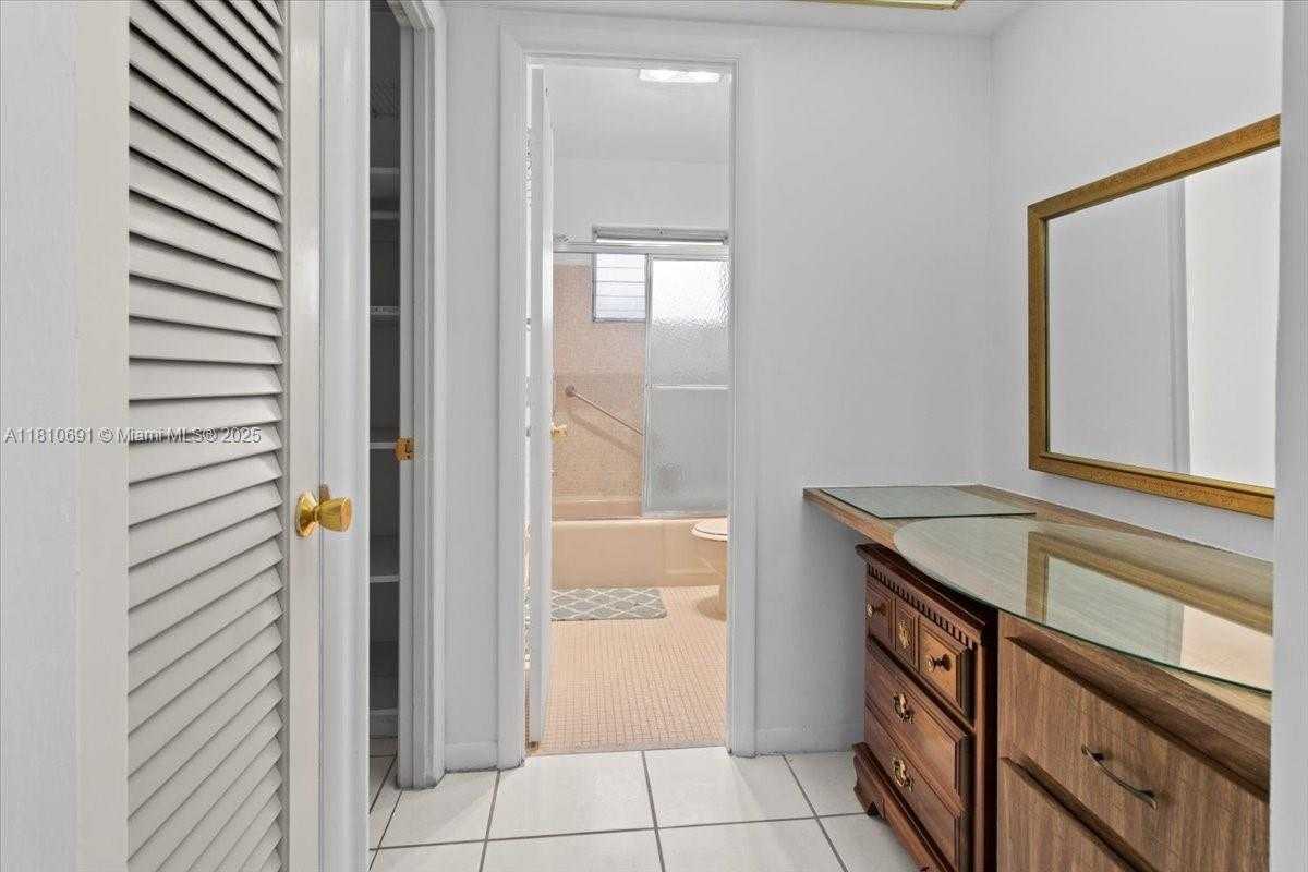 Small Image of 2200 PARK LN #109, Hollywood Number 16