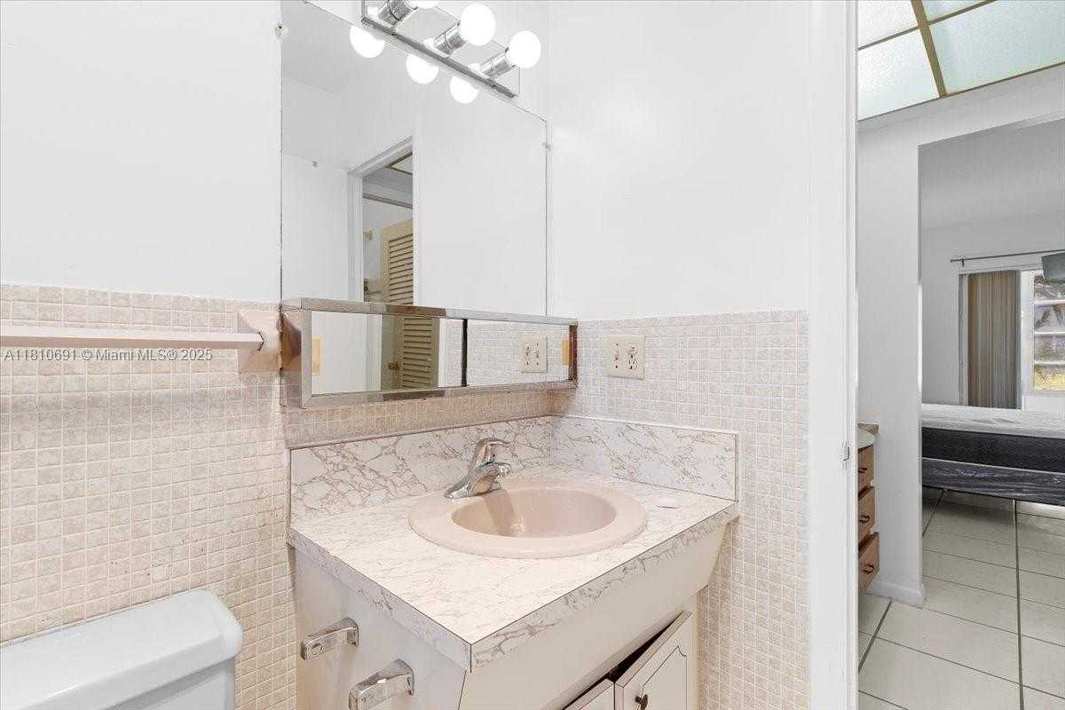 Small Image of 2200 PARK LN #109, Hollywood Number 17