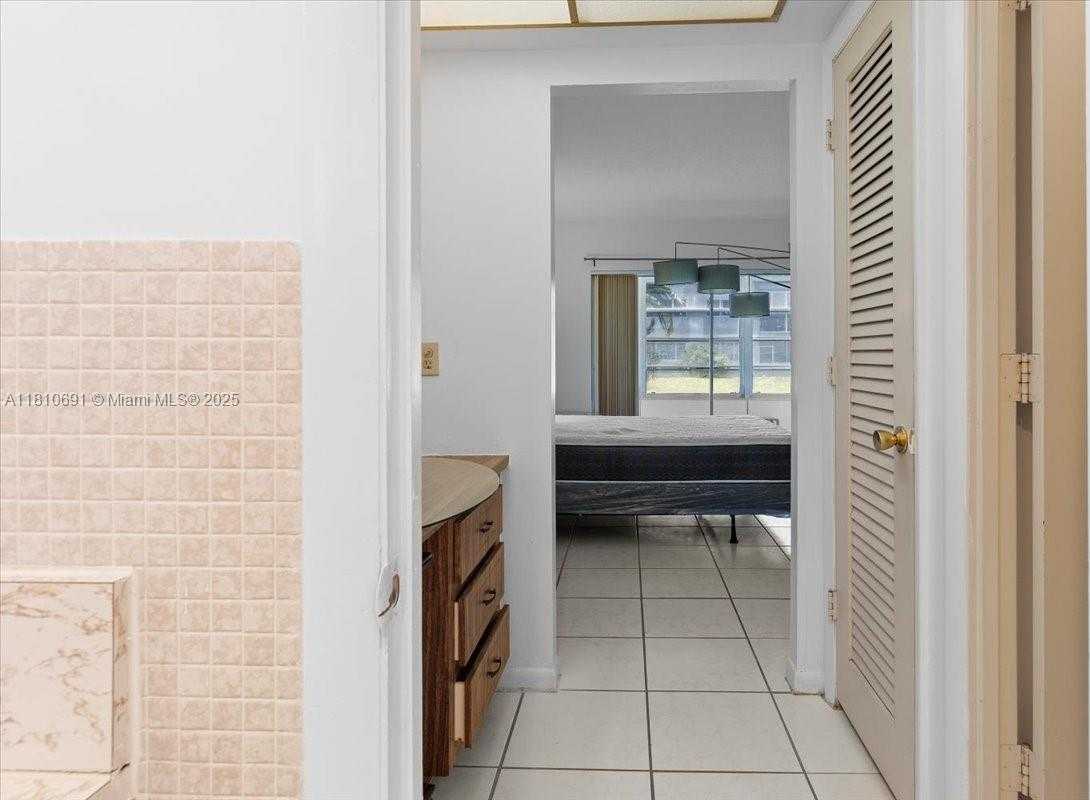 Small Image of 2200 PARK LN #109, Hollywood Number 19