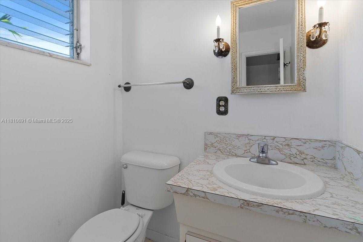 Small Image of 2200 PARK LN #109, Hollywood Number 20
