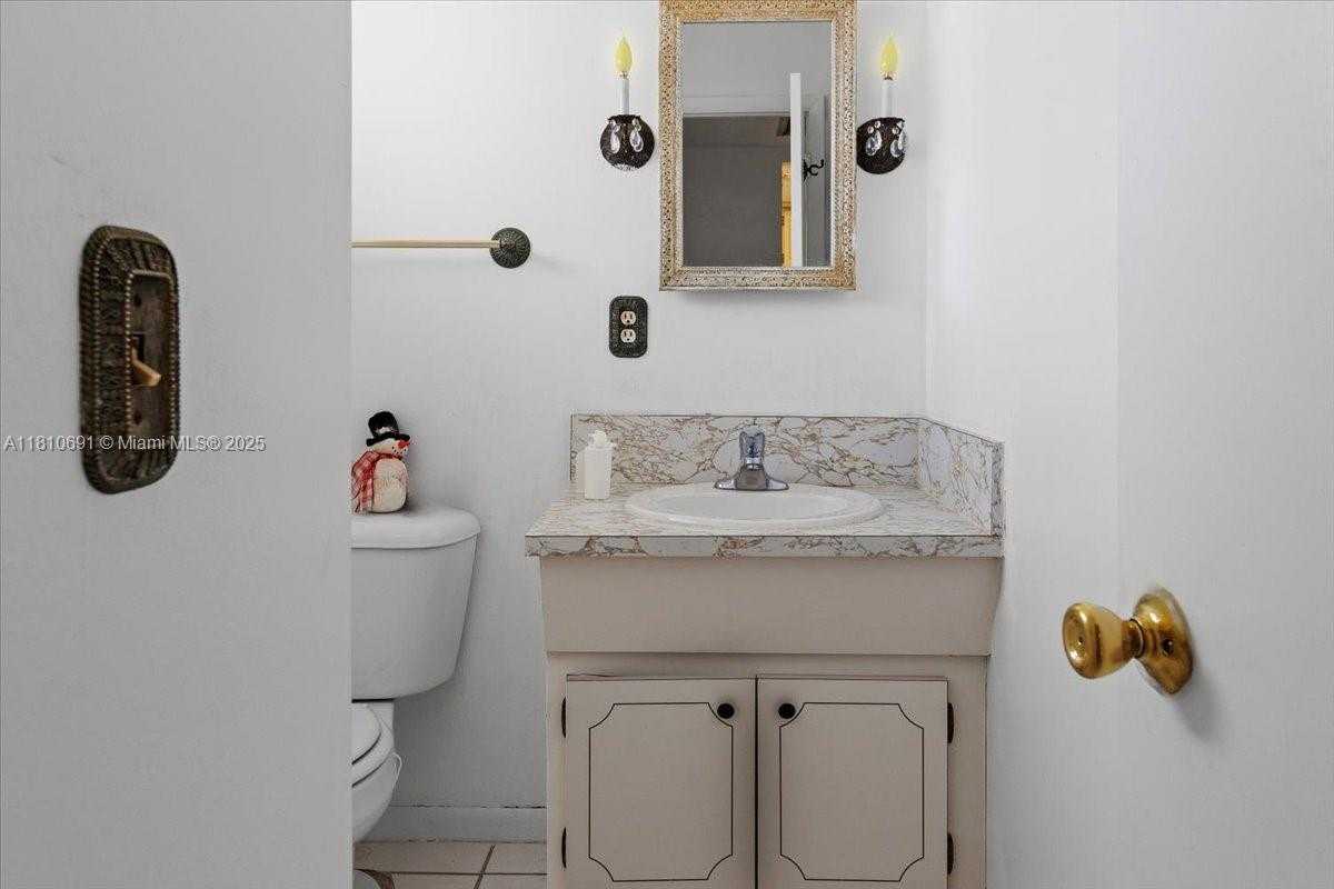 Small Image of 2200 PARK LN #109, Hollywood Number 21