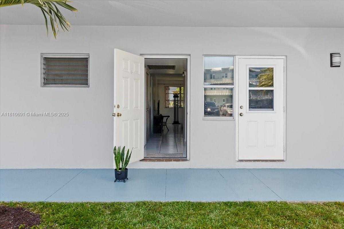 Small Image of 2200 PARK LN #109, Hollywood Number 25