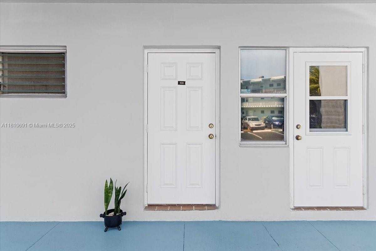 Small Image of 2200 PARK LN #109, Hollywood Number 27