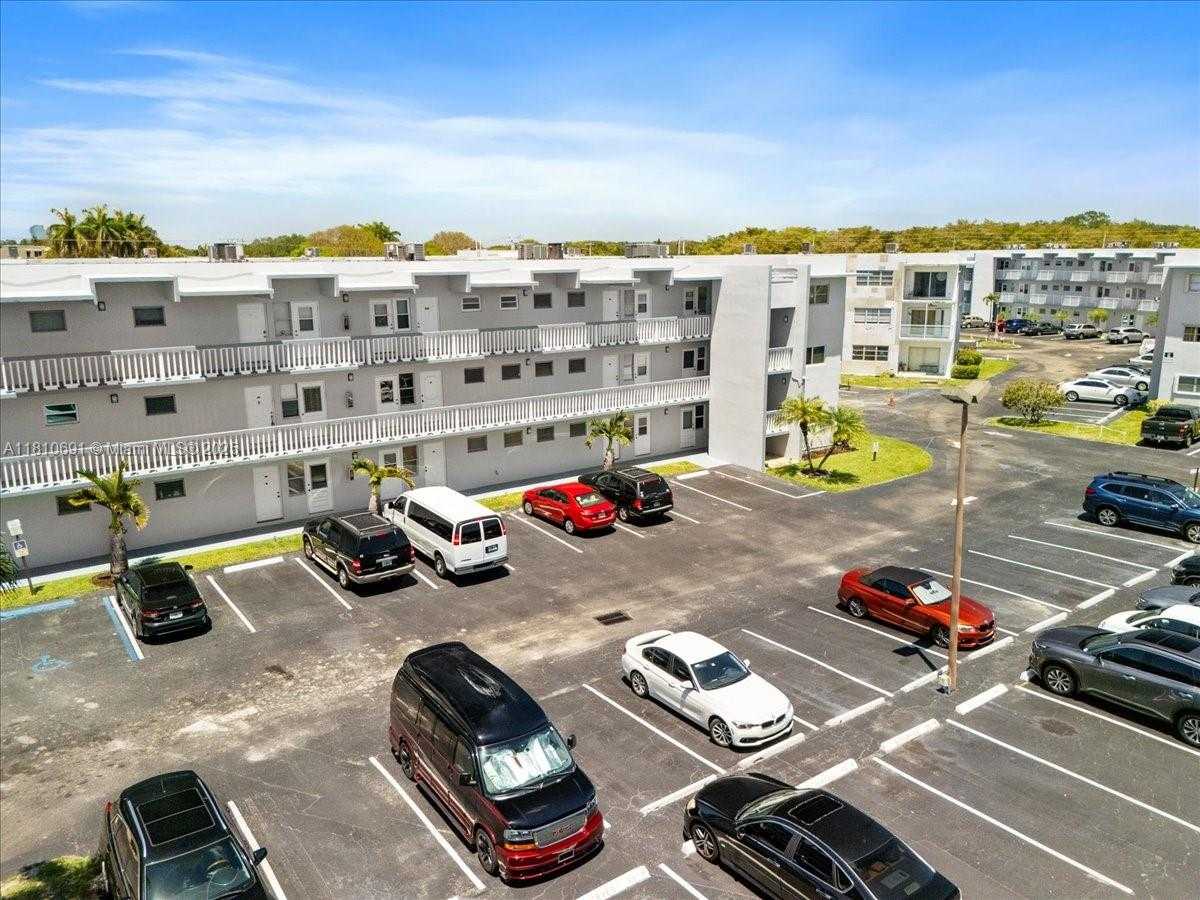 Small Image of 2200 PARK LN #109, Hollywood Number 35