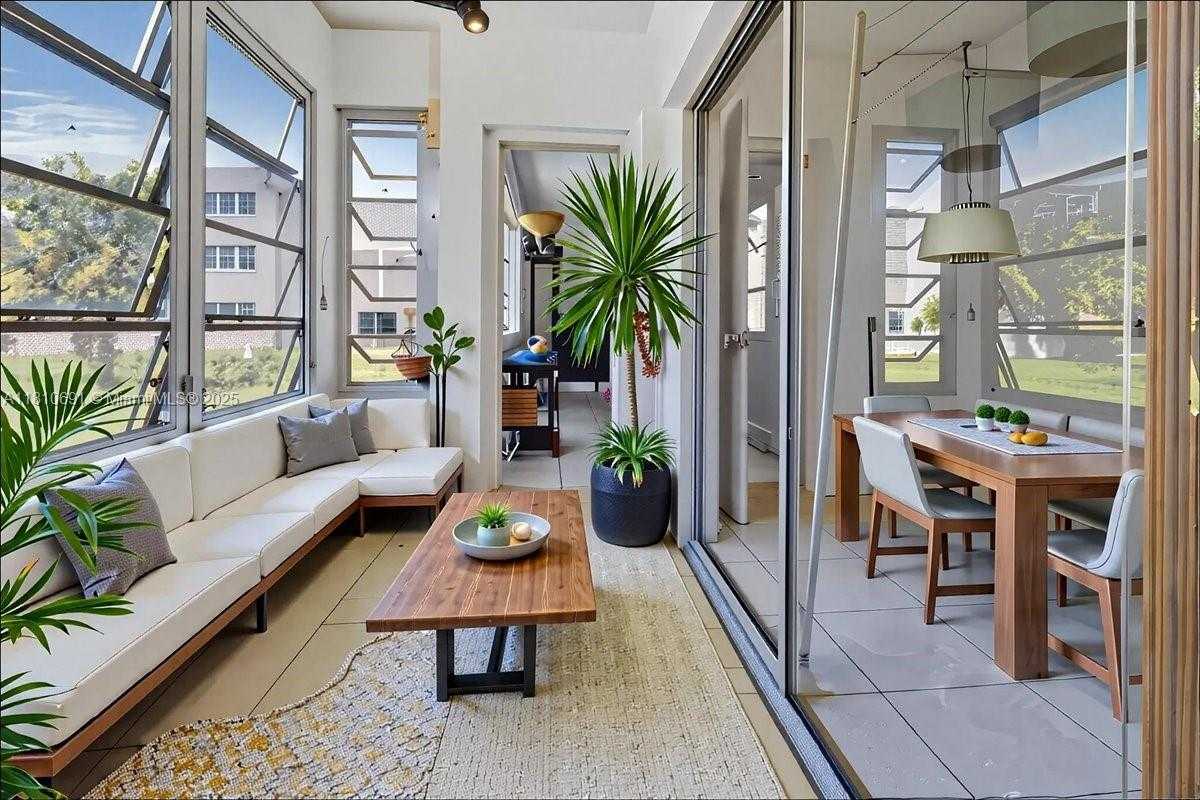 Small Image of 2200 PARK LN #109, Hollywood Number 4